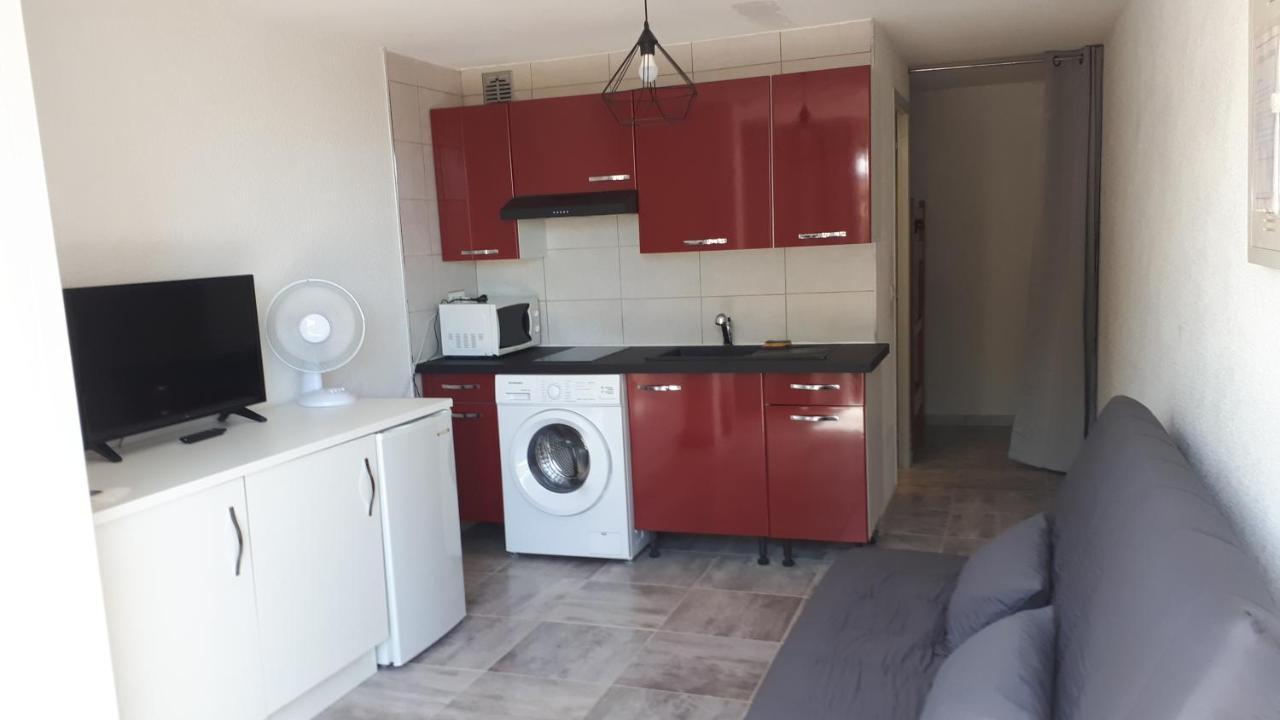 Studio Cabine Avec Jardinet A 30 M De La Plage, Au Calme. Gruissan Eksteriør billede