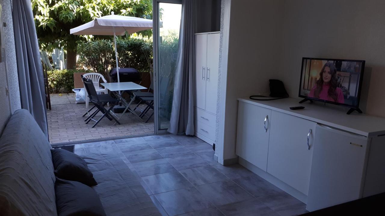 Studio Cabine Avec Jardinet A 30 M De La Plage, Au Calme. Gruissan Eksteriør billede